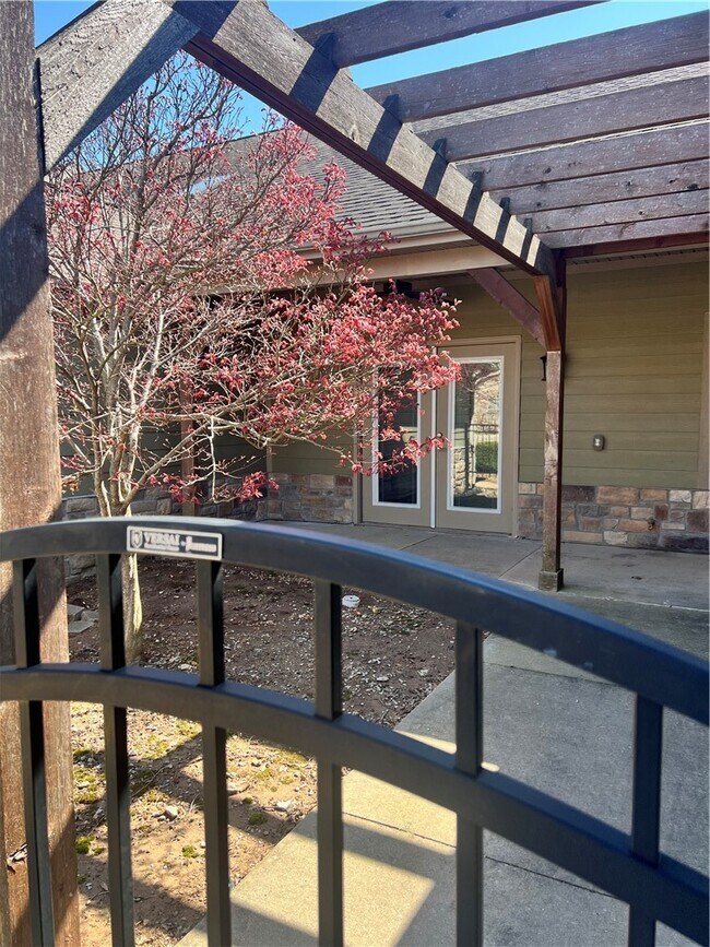 Building Photo - 2007 S Dixieland Rd