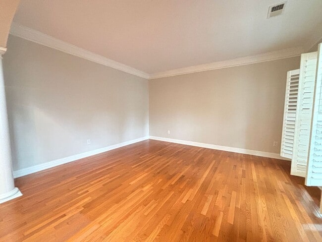 Building Photo - Available 1/15. Beautiful Remodeled 5 BR/4 BA Home in Park West!