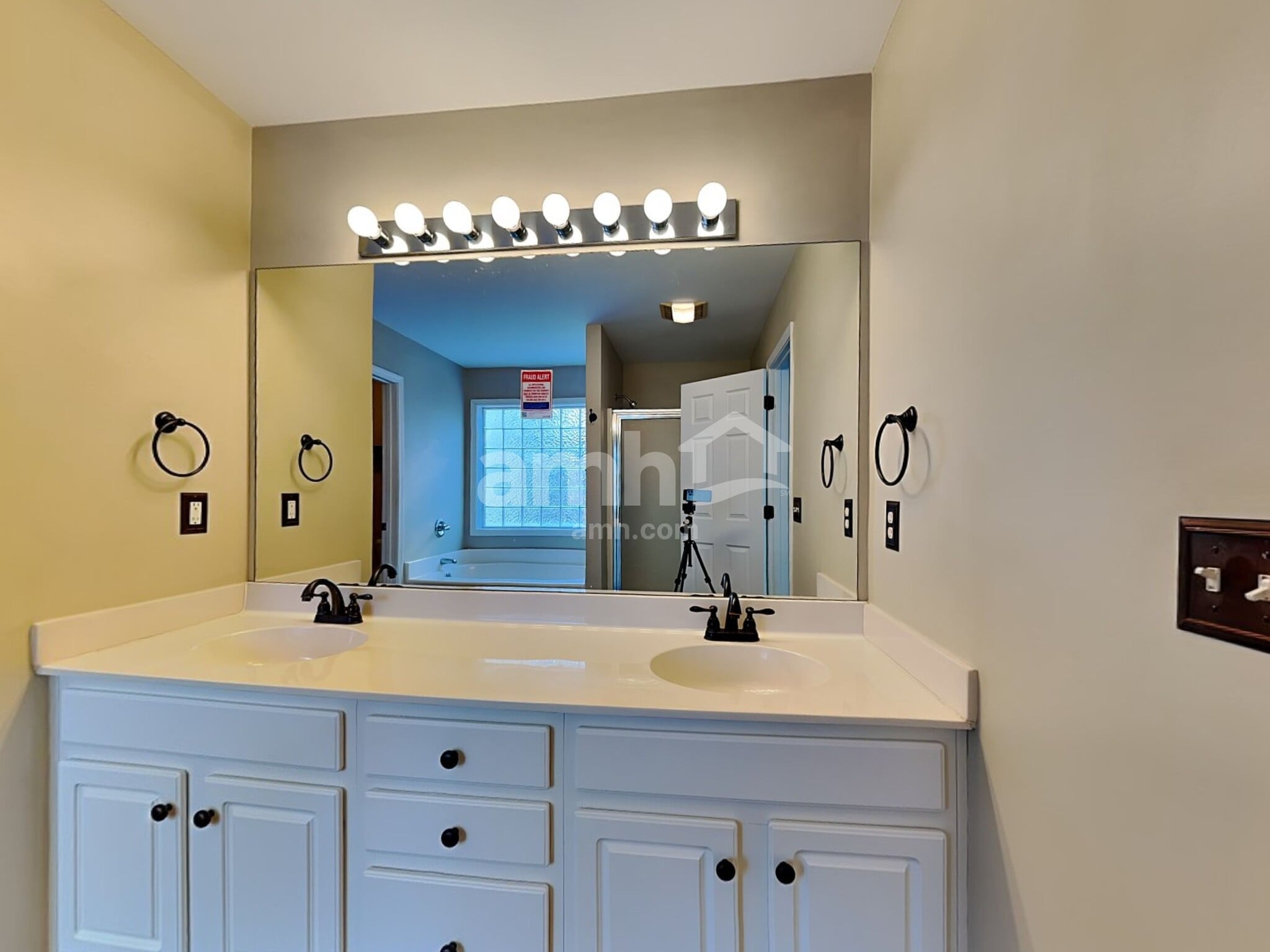 Building Photo - 11 Bittercrest Ct