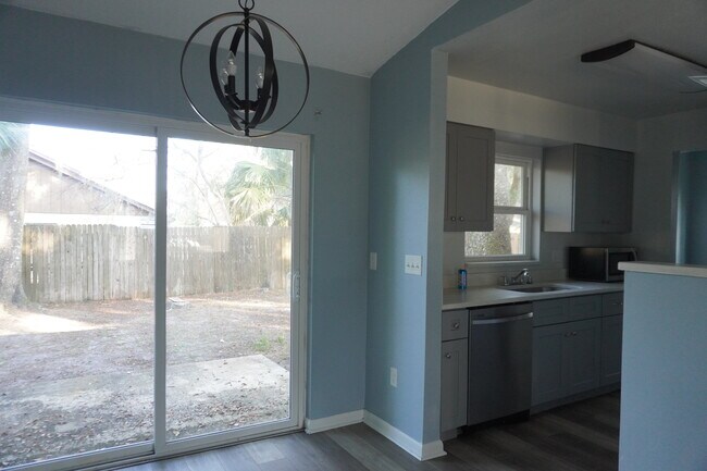 Building Photo - Andelijno Duplex Home