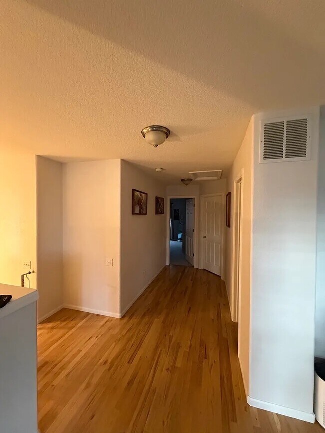 Building Photo - 9804 Grove St