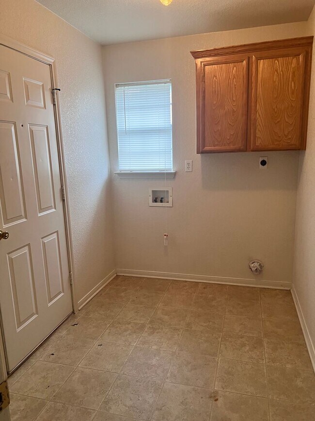 Building Photo - 2306 Basalt Dr. - Call LONGHORN PROPERTIES...