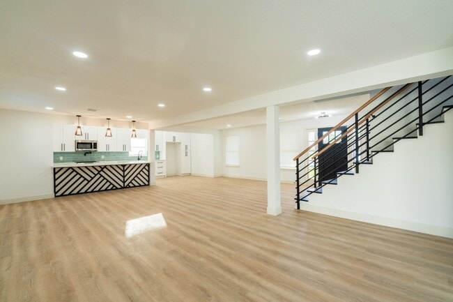 Building Photo - 1402 Bayou Shore Dr