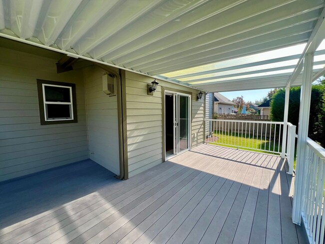 Building Photo - Beautiful 3 Bedroom in Private Community!