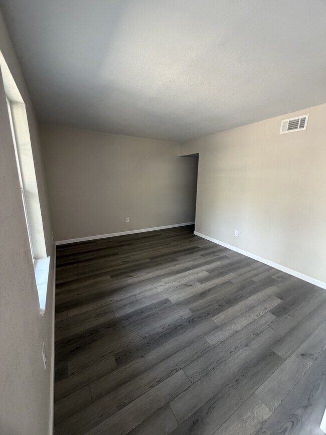 Building Photo - 122 Hampton Dr