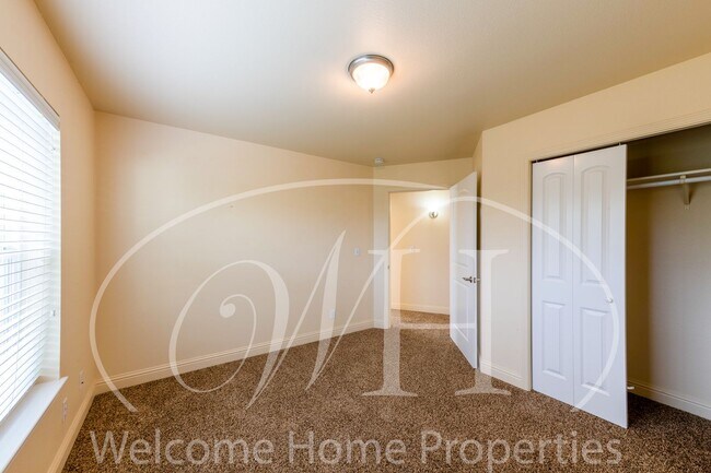 Building Photo - Spacious Home with Vaulted Ceilings
