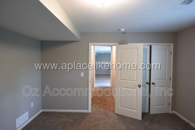 Building Photo - 6303 W 155th Pl