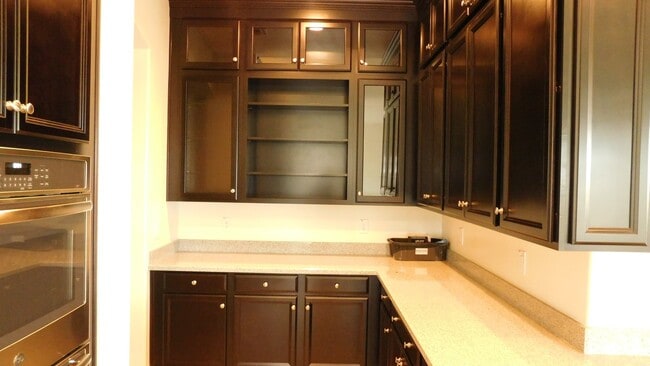 Building Photo - Beautiful home with generation suite in gated community