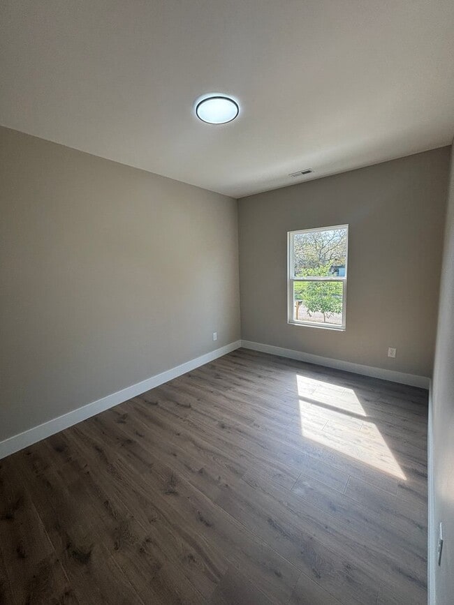 Building Photo - 3131 Linden Ave