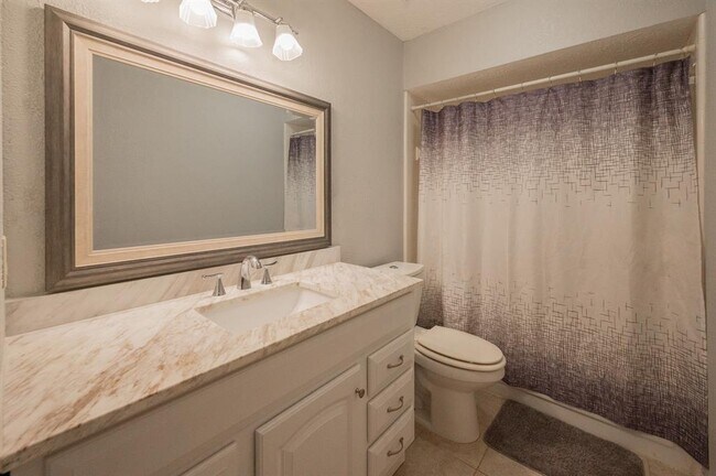 Building Photo - 1114 Gulfton Dr