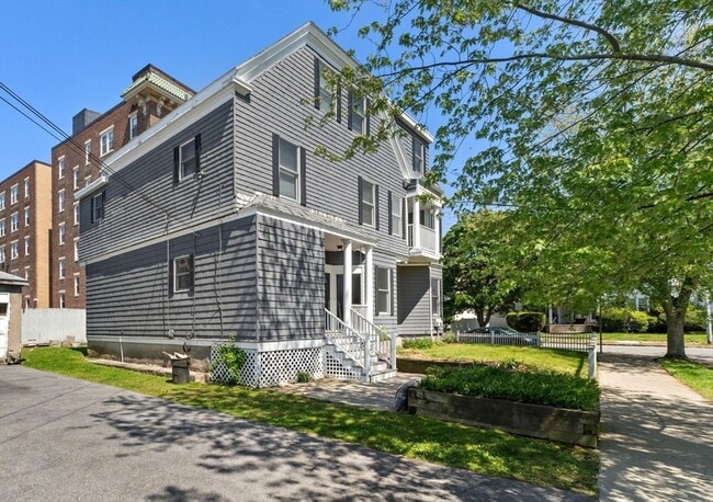 Building Photo - 179 Ocean St