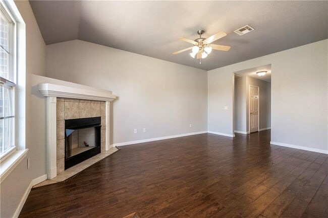 Building Photo - 520 Dewberry Ln