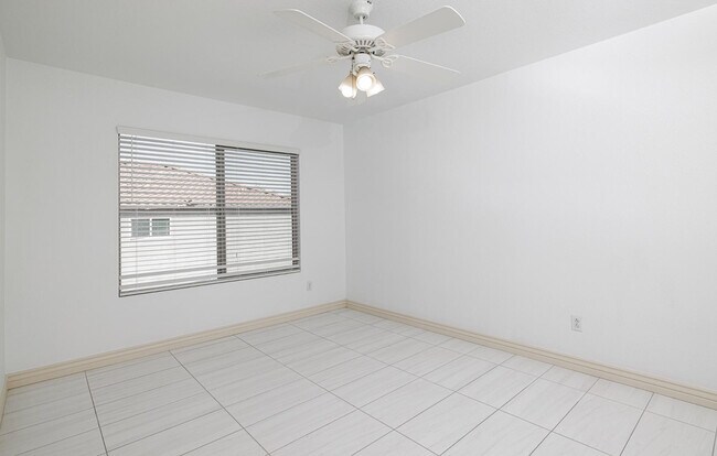 Building Photo - 7500 E Deer Valley Rd