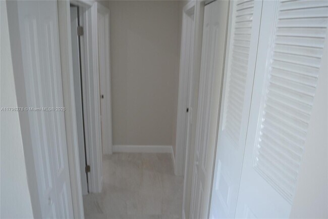 Building Photo - 5211 SW 141st Pl