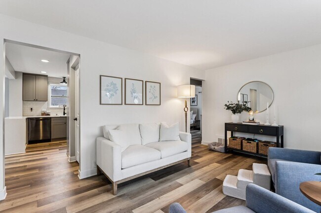 Building Photo - 6463 N Garden Grove Ln