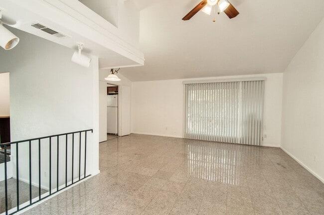 Building Photo - 9023 Pinewood Dr