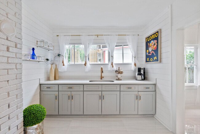 Building Photo - 140B M L King Ave