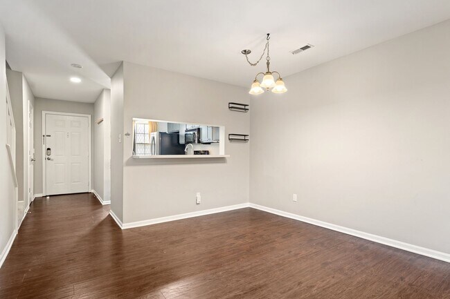 Building Photo - Spacious 3-Level Townhome Minutes from Dow...