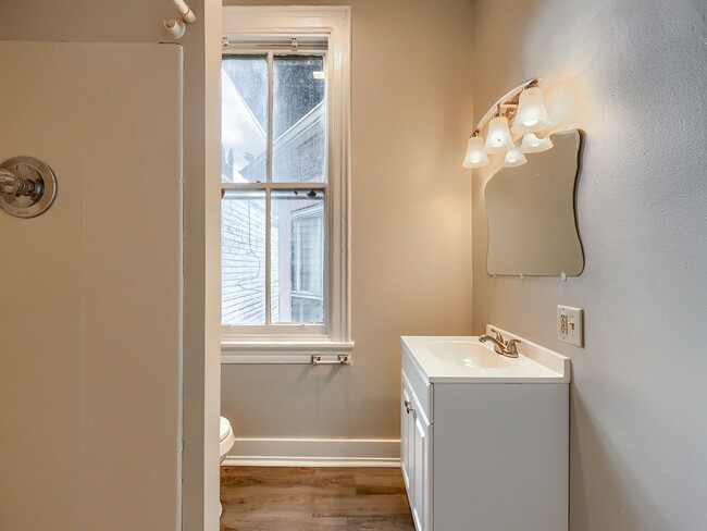 Building Photo - 1006 N 3rd St