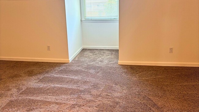 Building Photo - 905 Park Pl NE