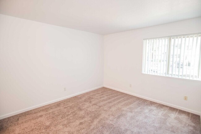 Building Photo - 3715 Tallyho Dr