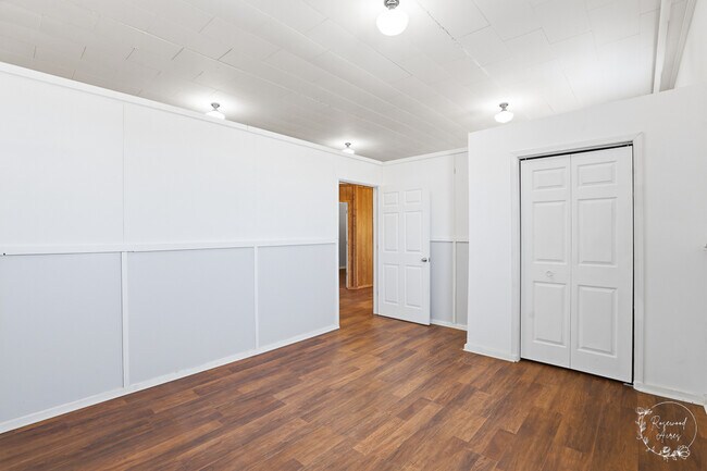 Building Photo - 19 S Green St