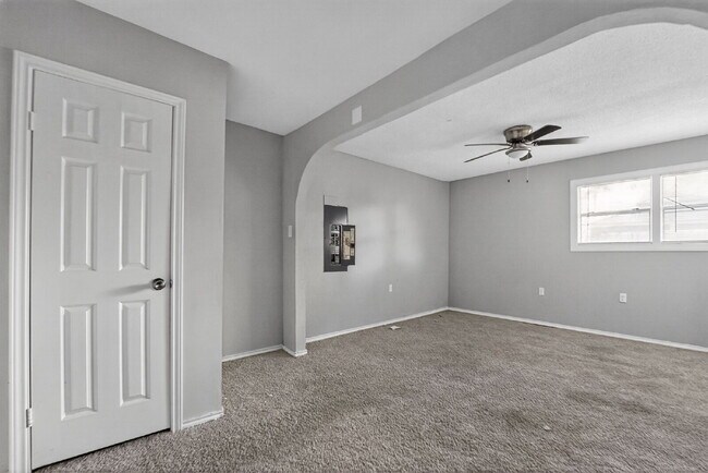 Building Photo - Charming 3-Bedroom Home on a Corner Lot in Fort Worth!