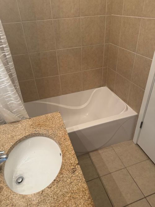 Building Photo - 860 N Elston Ave