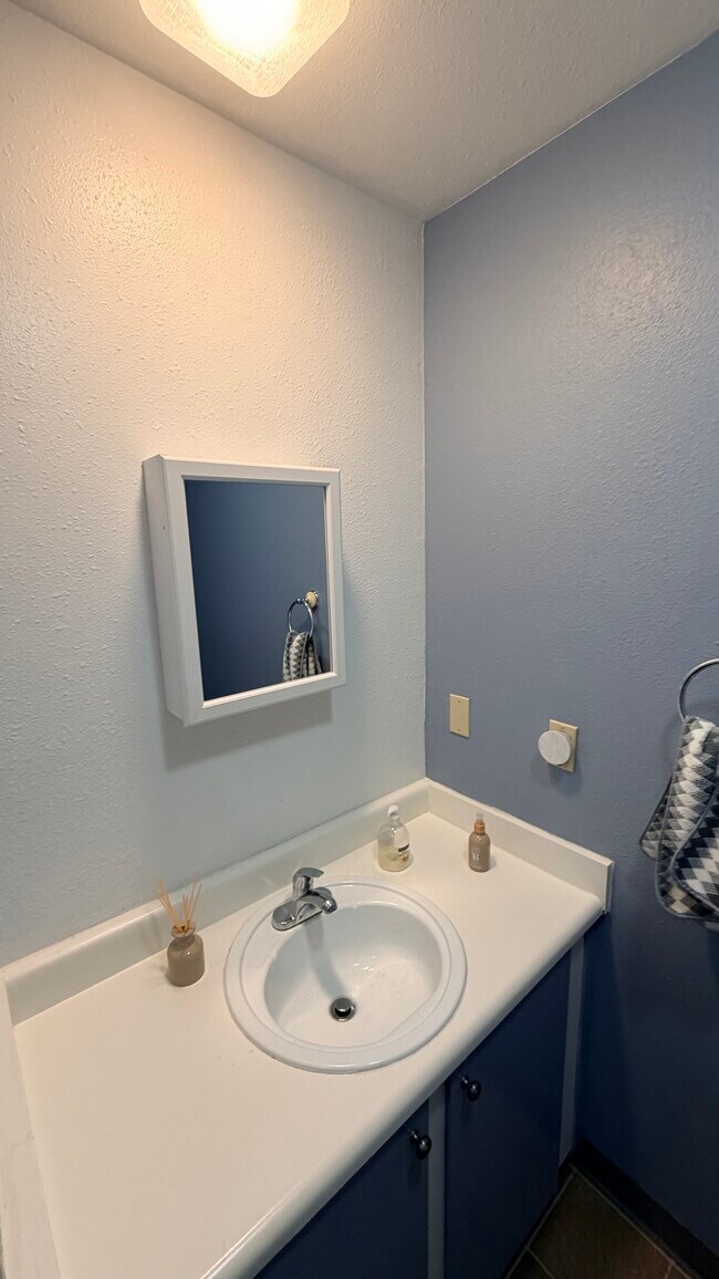 Building Photo - 4660 Reka Dr