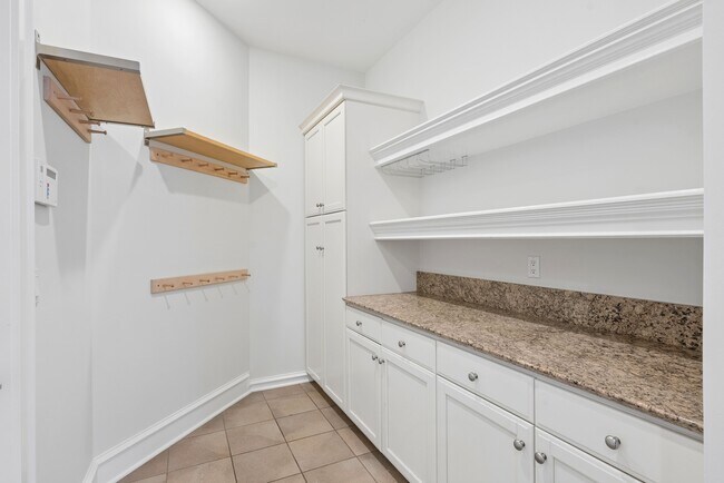 Building Photo - 400 Clayton St