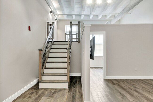 Building Photo - 24 Mt Vernon St
