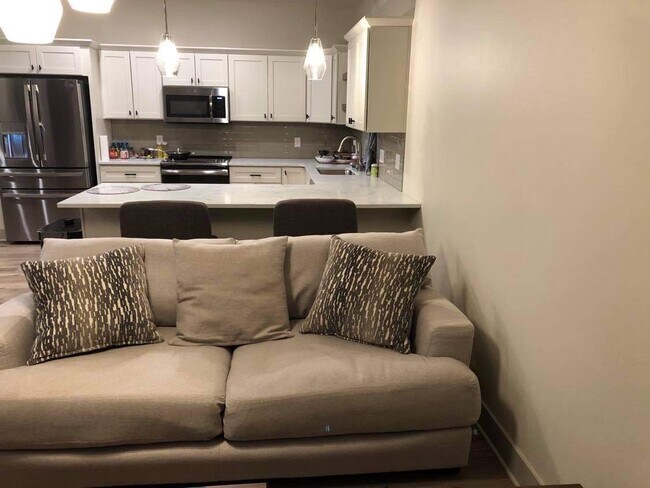 Building Photo - 6460 Galleria Dr