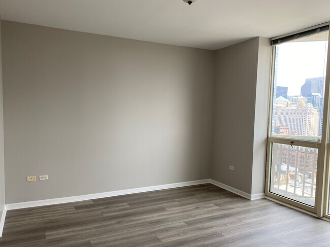 large bedroom - 645 N Kingsbury St