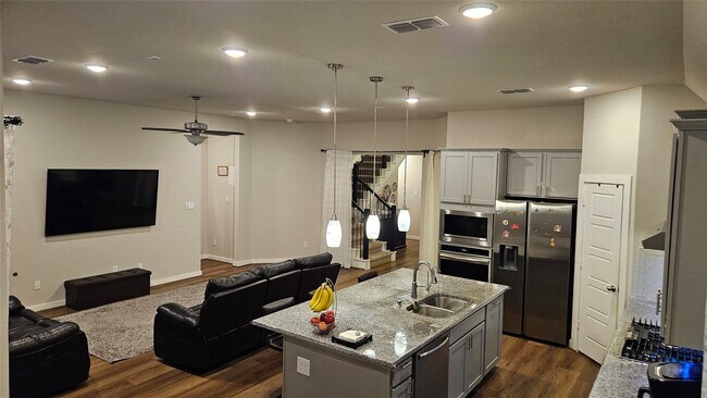 Building Photo - 18218 Bluebird Br Ln