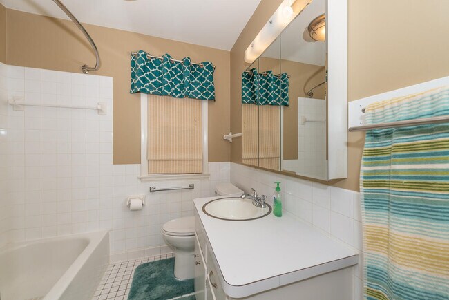 Building Photo - 6825 Xerxes Ave S