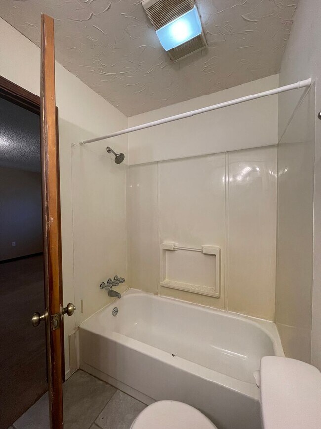 Building Photo - Townhouse: Old Jefferson