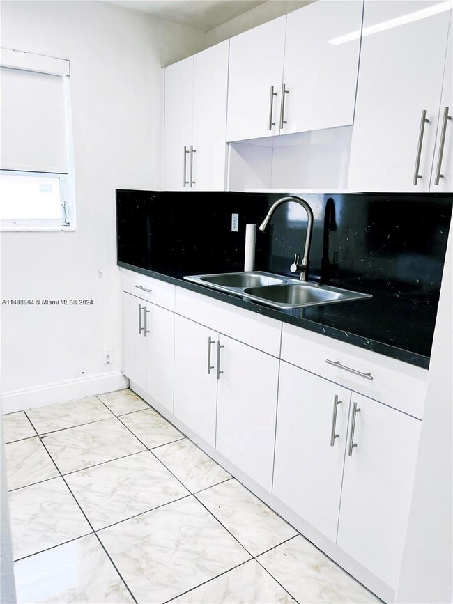 Building Photo - 3800 SW 102nd Ave