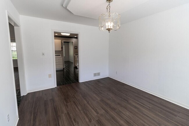 Building Photo - 3700 Wakefield Dr
