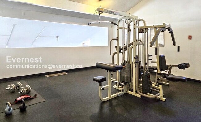 Building Photo - 5300 E Cherry Creek South Dr