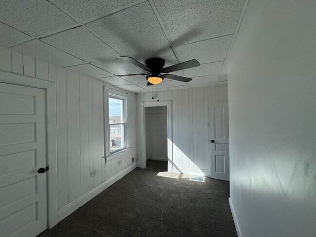 Building Photo - 4 BEDROOM HOME AVAILABLE NOW!!