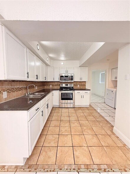 Building Photo - 20000 SW 123rd Dr