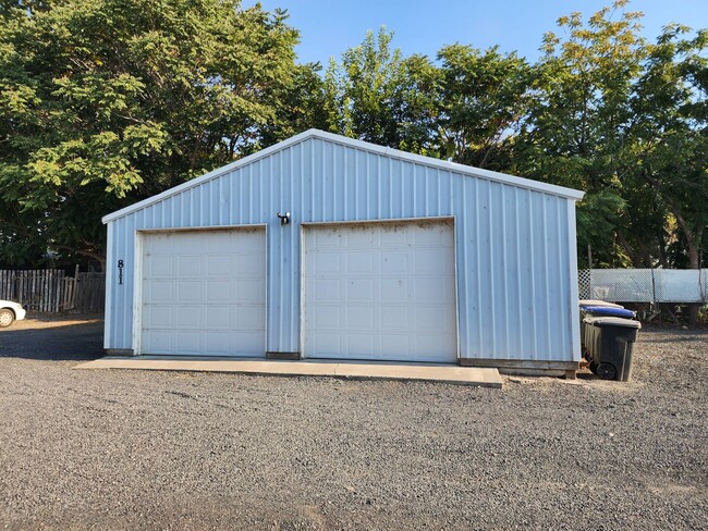 Building Photo - Lake house with Shop on 1/2 acre