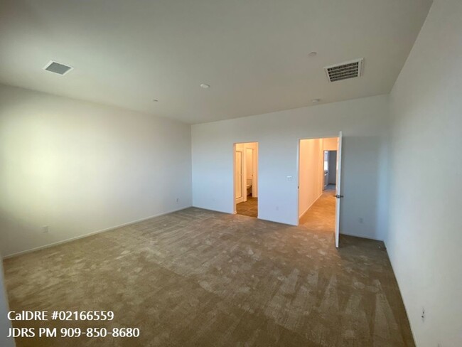Building Photo - Fontana 3 Bedroom Home