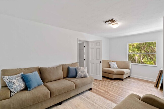 Building Photo - 7447 Hawkins Rd