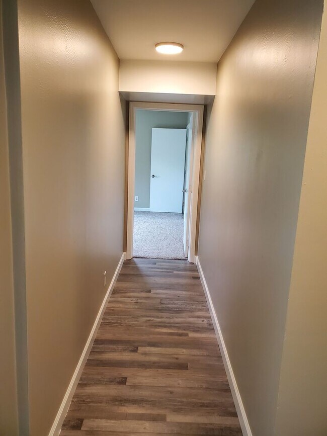 Building Photo - 4 Bed 2 bath newly remodeled