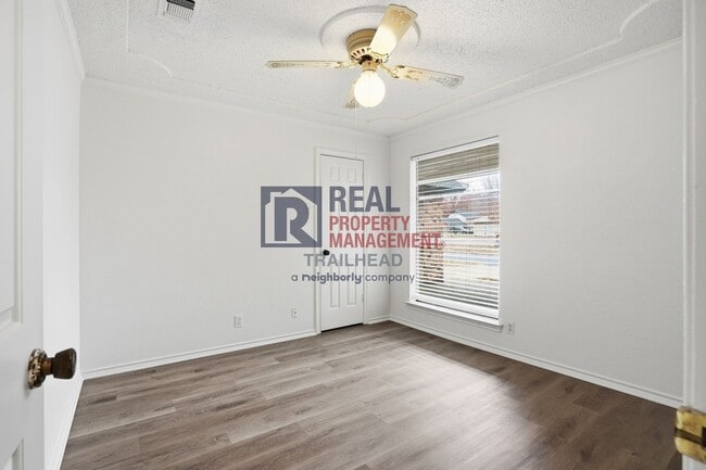 Building Photo - Updated 3-Bedroom Home with Large Fenced Yard in a Great Location