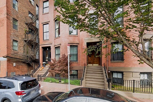 Building Photo - 652 Massachusetts Ave
