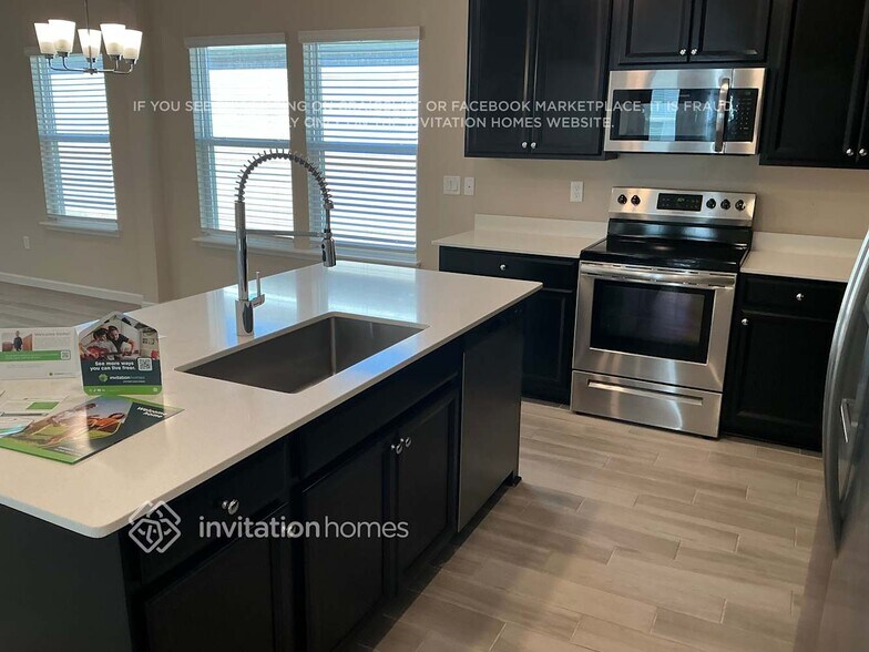 Building Photo - 9440 Lovage Ln