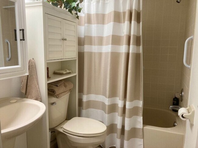 Building Photo - Meadowcrest Condo for Rent