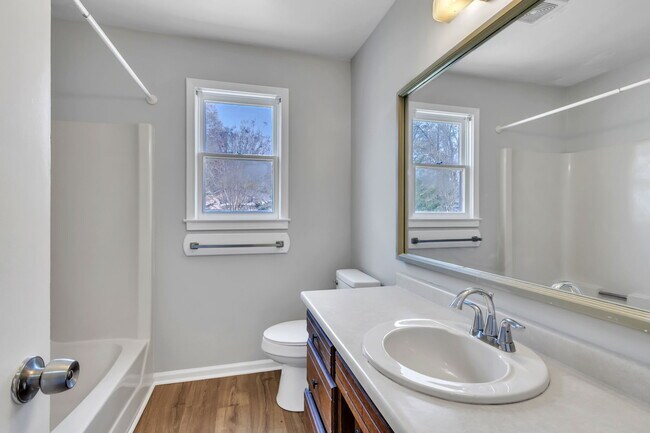 Building Photo - 204 Hattie Rd